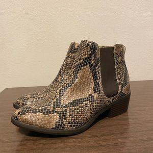 MIA size 8 snakeskin bootie new with tags
